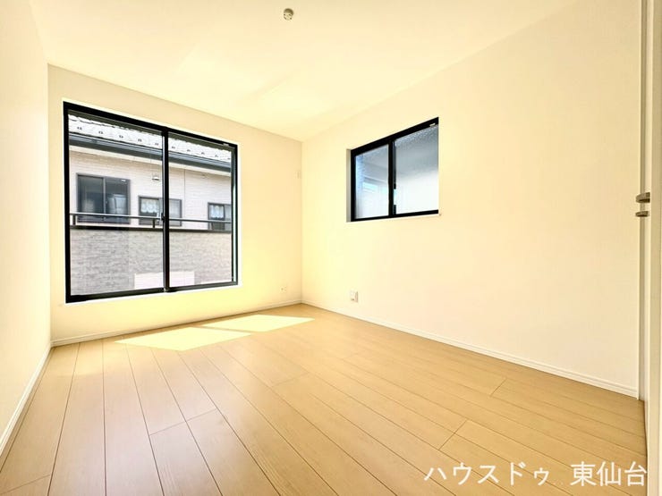 2面採光で日差したっぷりの洋室、書斎や子供部屋にピッタリです