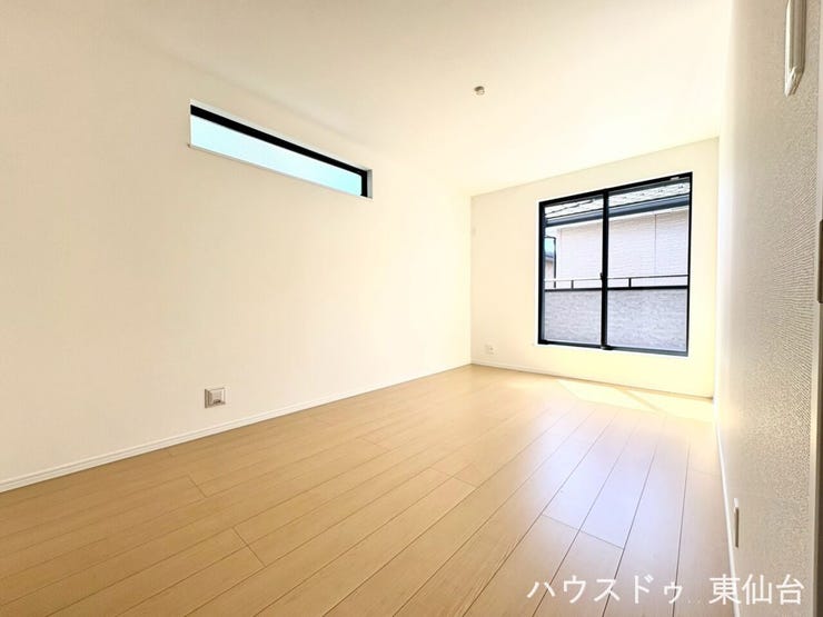 一日の疲れを癒す寝室は、落ちつきのある内装とゆとりある広さが魅力