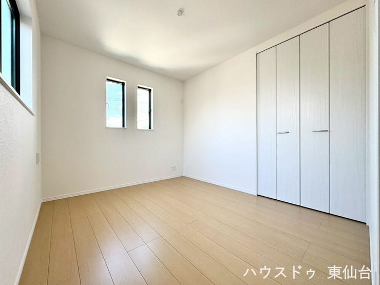 奥行きたっぷりのクローゼットで、季節物もラクラク整理