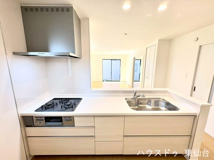 「見える安心」と「動きやすさ」を両立したキッチン。