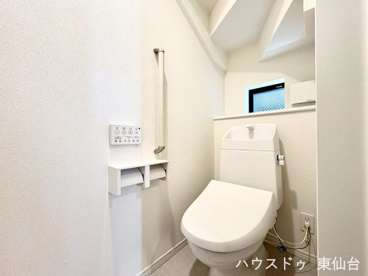 トイレはシンプルなデザインでお掃除もしやすそうです♪