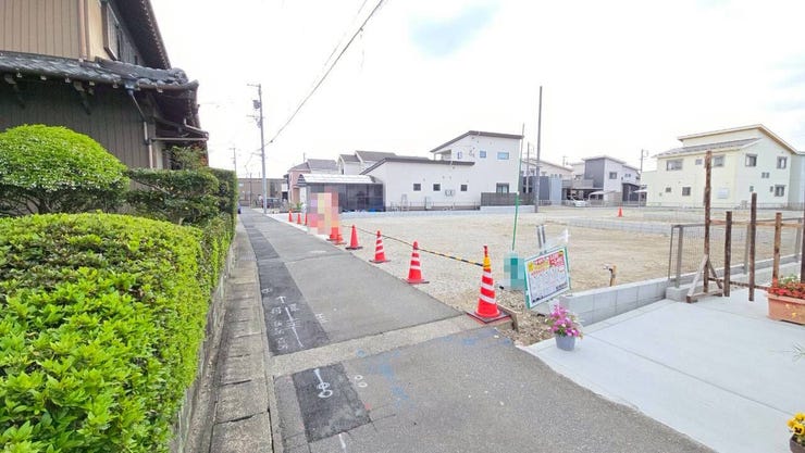 車がスピードを出しにくいため、交通事故のリスクが低減されます。歩行者や自転車が安全に通行しやすい環境です!