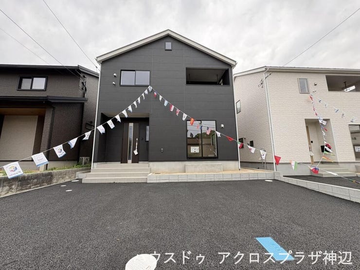 【外観】
【外観写真】(1号棟)外観四角い外観を採用しているので、間取りが作りやすく空間を有効活用できます。