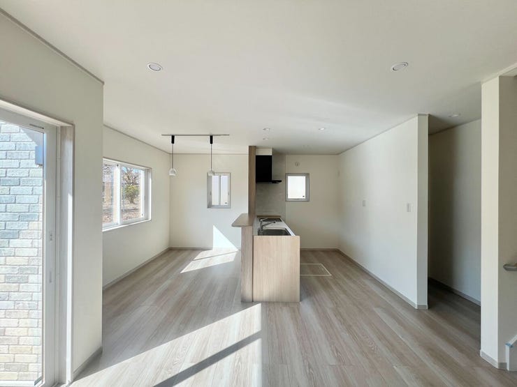 家具配置もしやすい、ゆとりある横長リビング設計♪