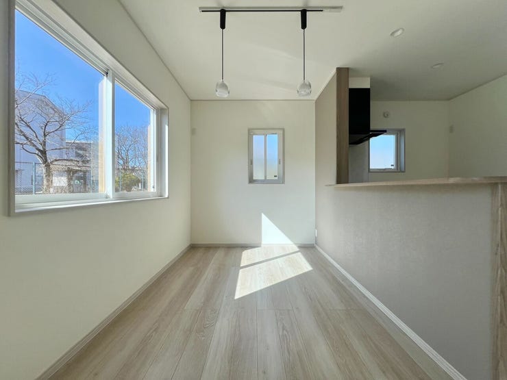 食事の時間が楽しみになる、明るく心地よいダイニングスペース♪