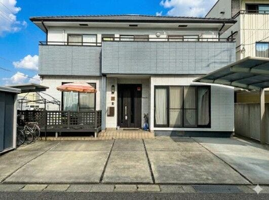 【外観】
◆ウッドデッキのある7LDK住戸☆
◆1階リビングと2階のお部屋には可動式壁!
◆納戸をはじめとした豊富な収納♪