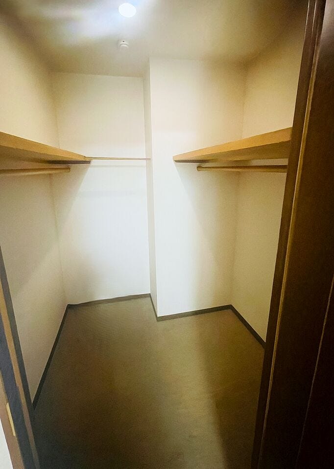 広々WIC★
お持物が多い方の収納も安心です♪
※小物類を消去する修正をしております。