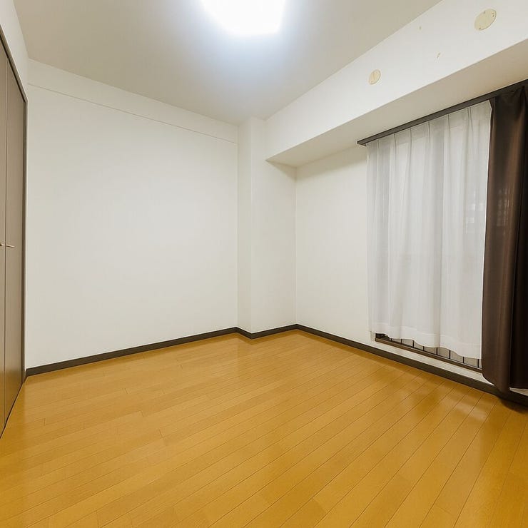5.8帖の洋室★
インテリアを選ばないナチュラルカラーのフロア♪