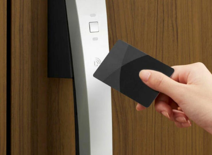 カードキー
不正解錠に強く、かざすだけで開閉できるため日常の利便性が向上します。