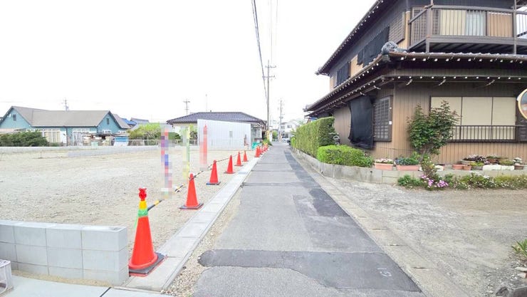 車がスピードを出しにくいため、交通事故のリスクが低減されます。歩行者や自転車が安全に通行しやすい環境です!