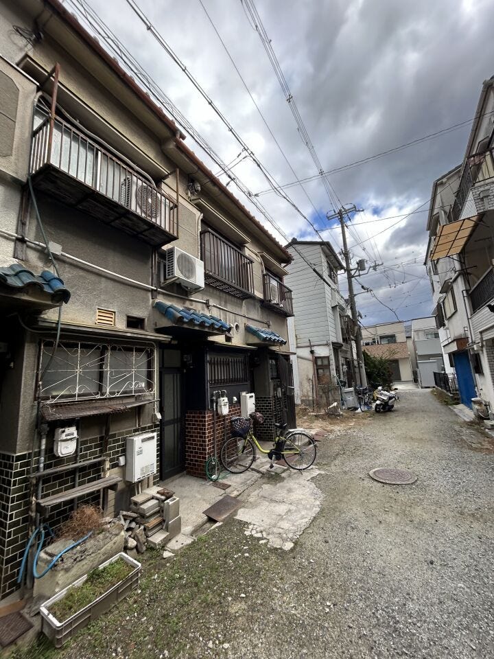 交通量が少なく、落ち着いた住環境で遮るものもなく安心です。