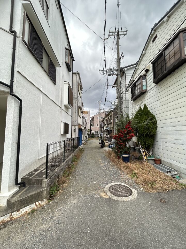 交通量が少なく、落ち着いた住環境で遮るものもなく安心です。