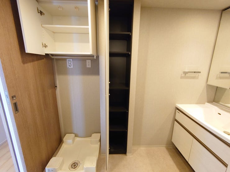 収納付きの洗濯機置場♪