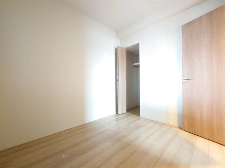 北東側の洋室5帖♪