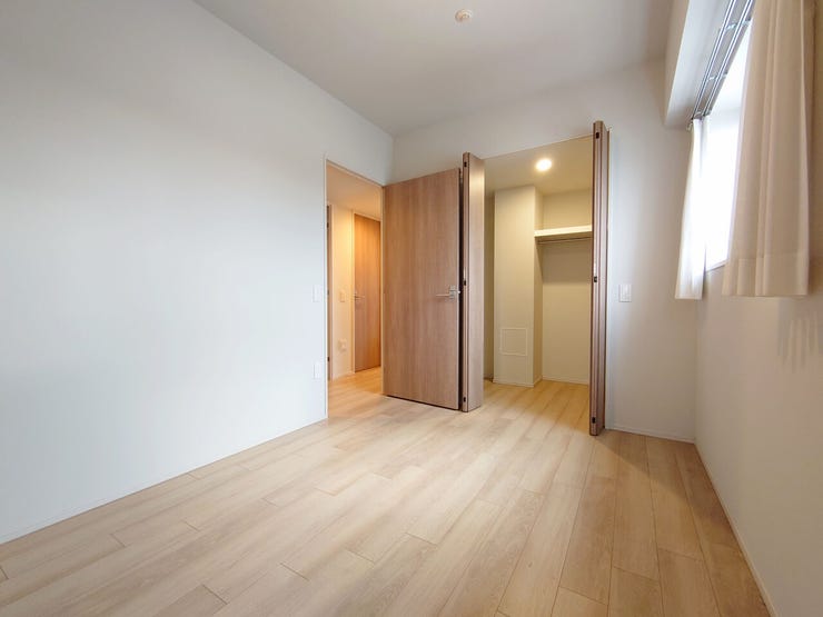 主寝室6帖には大容量のウォークインクローゼット付♪