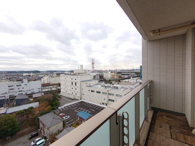 10階のバルコニーからの眺望、風通し、晴れの日は陽当り良好♪