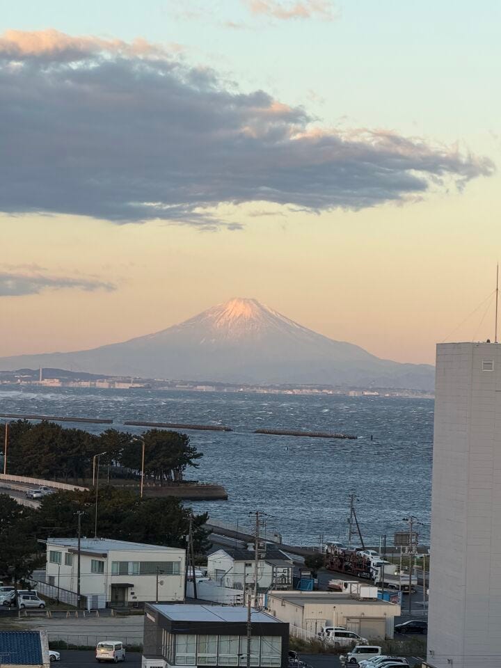 室内からの眺望、富士山が見えます♪