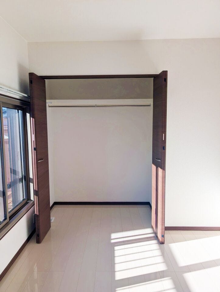 7.5帖洋室収納・奥行きのあるクローゼットで衣類をすっきり収納。居室を広く使える実用的な設計です。