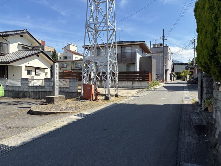 前面道路(南から北)