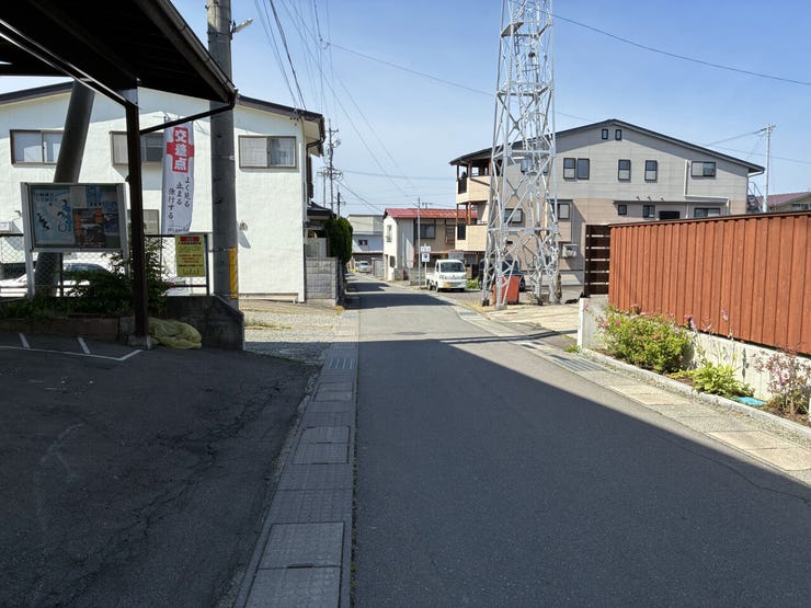 前面道路(北から南)