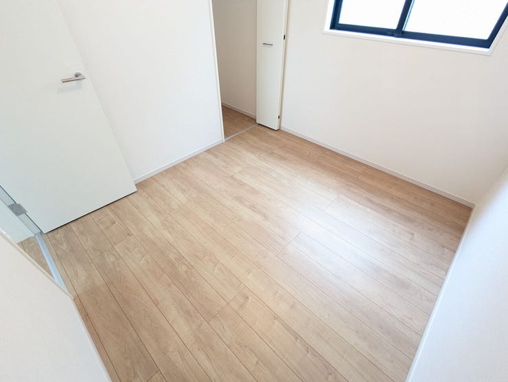 自分らしい家具で彩れる、暮らしを楽しむための余白のある部屋。