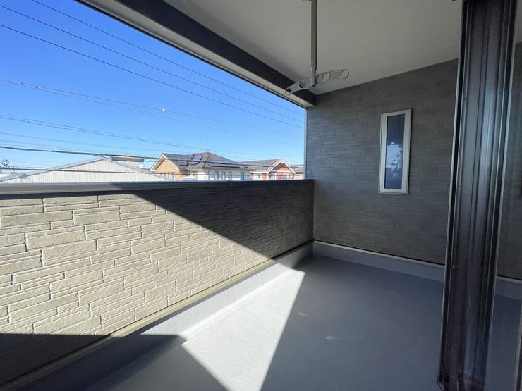 ◇インナーバルコニー◇
急な雨も安心のインナーバルコニー♪外からお洗濯物が見えにくくプライバシーも守れますね♪