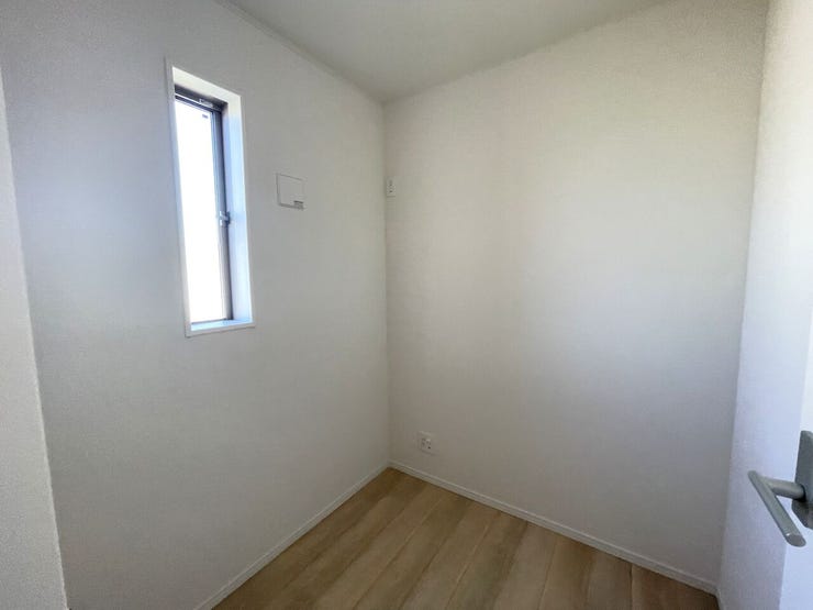 ◇テレワークルーム◇
収納や趣味部屋としてもお使いいただけます♪