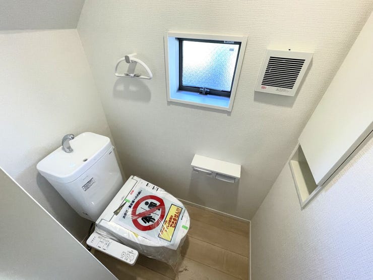 ◇トイレ◇
1階2階とも温水洗浄便座♪
便座が暖かく、冬でも快適です♪