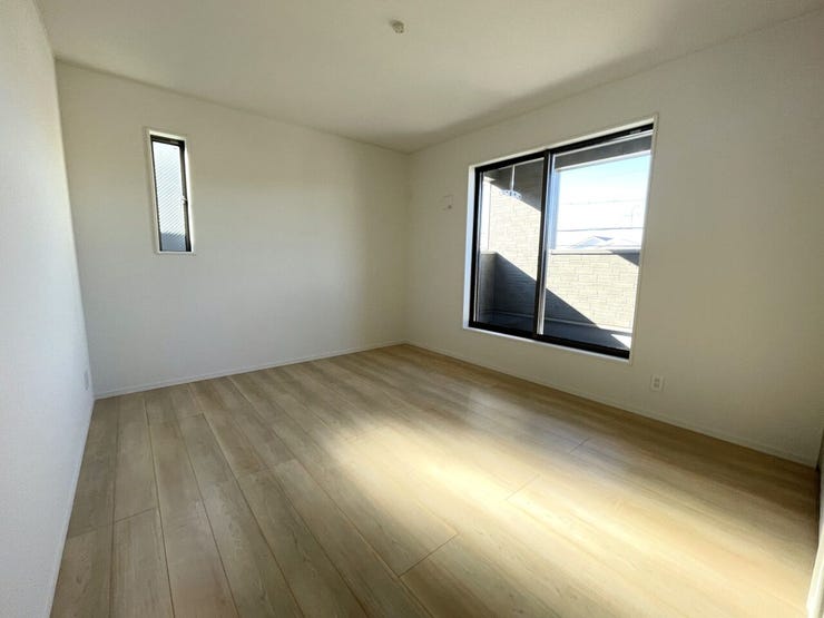 ◇洋室7.5帖◇
ゆとりのある広さです♪
バルコニーへ出られるお部屋です♪