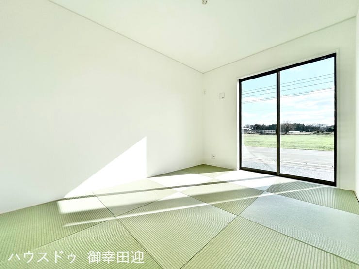 ■□■憩いと多用途の万能空間■□■ゲストをもてなし、昼寝や家事にも使える、畳のぬくもりが心地よい多目的スペース