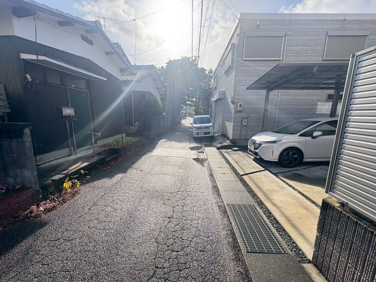 交通量が少なく、小さなお子様がいるご家庭も安心の環境です!