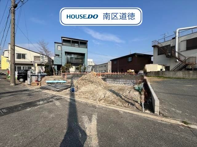 全3棟のお家が建ちます。基礎を作り出しています。3号棟は、写真右側にあたります。2026年3月完成予定です。
(2026年1月5日撮影)