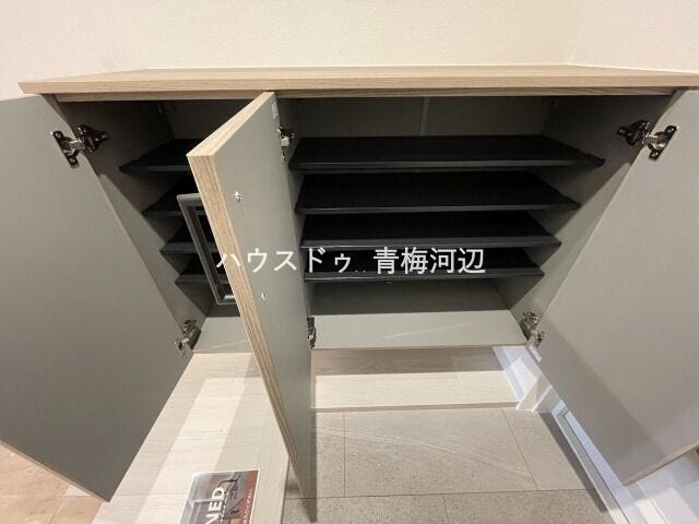 玄関収納:下駄箱があるので靴があふれることなく、玄関スペースをスッキリと保てそうです。