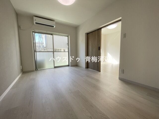 13.5帖リビング:隣接した洋室の扉をオープンにしておくと圧迫感もあまり感じません。