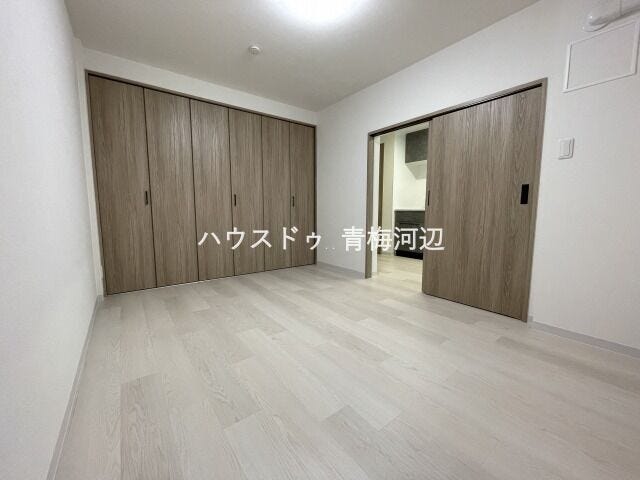 7.5帖洋室:広めのお部屋なのでご夫婦の寝室としてお使いになれます。