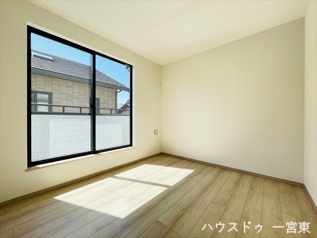 【5.2帖】コンパクトな部屋ですが、収納もしっかりあるので快適に過ごせます。全居室に収納を備えており、日用品や衣類をすっきり整理可能。