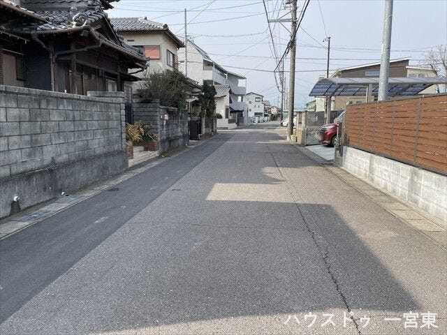 ≪北側西向き 幅約6.0m≫
道路幅が広いので、向かいの住宅とも距離があるため日当たりも確保しやすいです。