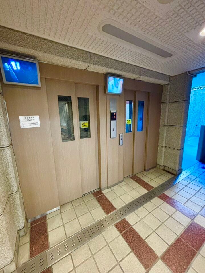 エレベーターはカメラ付きで防犯性も高く安心♪