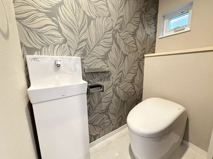 【SANITARY】
・タンクレストイレ・
優れた節水機能と洗浄力で機能的にも優れています。