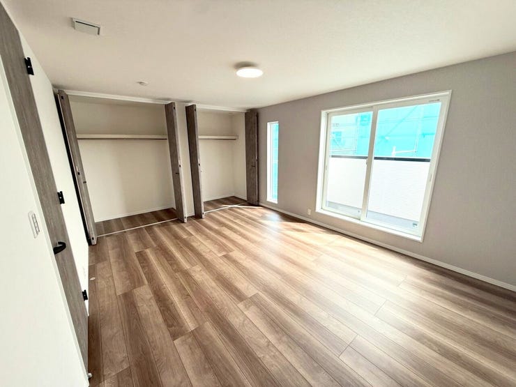 【BED ROOM】
1F 主寝室10.5帖!プライベート空間も充実に♪