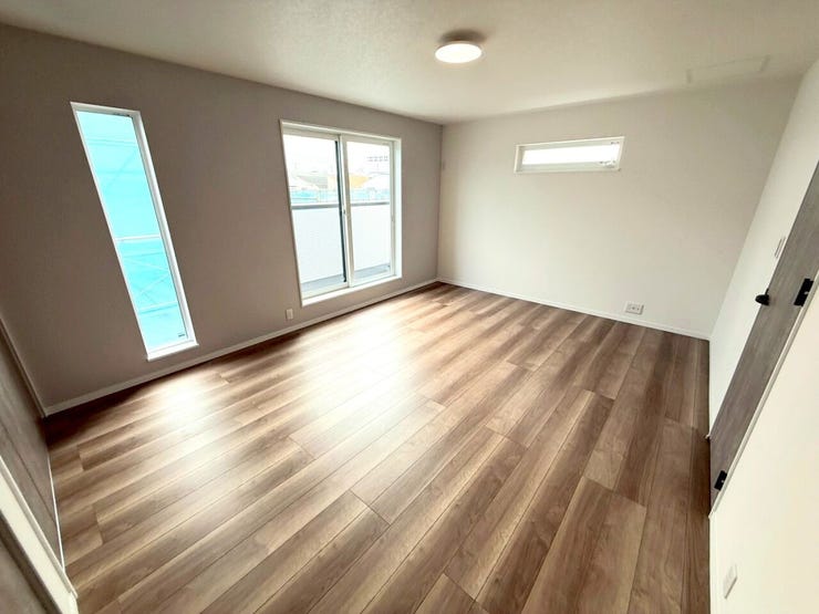 【BED ROOM】
南側からの陽当たり良好!