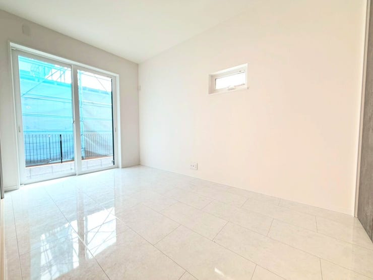 【SERVICE SPACE】
1F 南側 子供部屋としても利用できます!