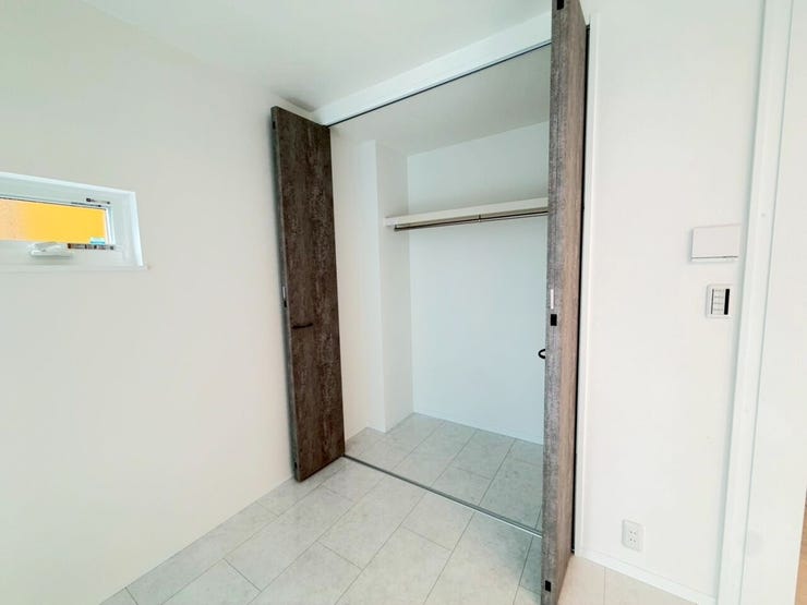 【SERVICE SPACE】
1F 南側 子供部屋としても利用できます!