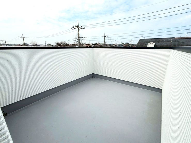 【ROOFTOP TERRACE】
屋上テラスでBBQなど一息つくスペースにでも