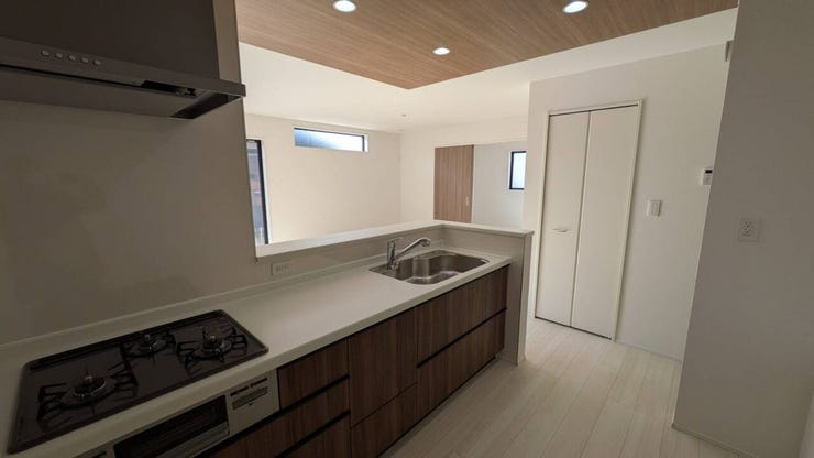 ◆家族との会話も弾むカウンターキッチン採用