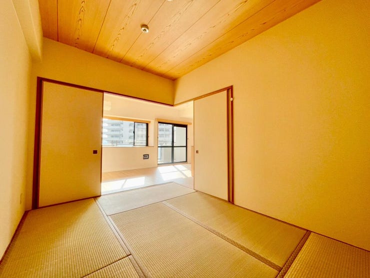 6帖の和室です。開放感があり、思わず寝転がりたくなる空間です♪