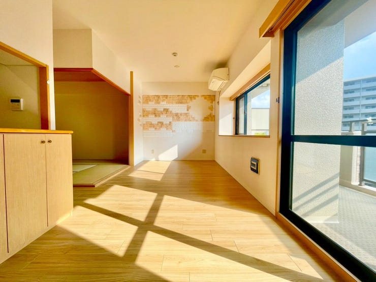 開放感がありとても広く感じられる空間です。