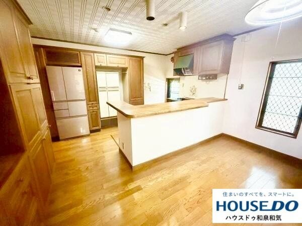 広々としたキッチンスペースです。スムーズな動線もあり快適な空間です