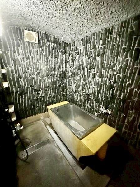 壁のデザインが特徴的な浴室です。上質な空間で毎日の疲れをi癒せます♪