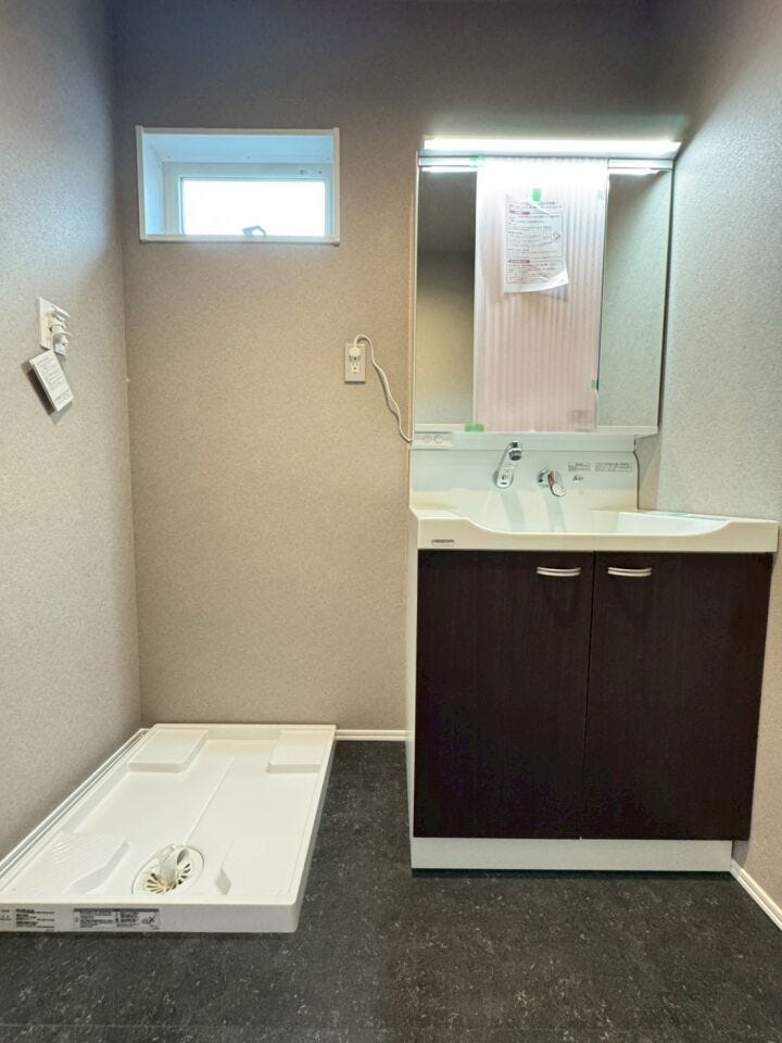 洗濯パン・湿気がこもりにくい窓あり